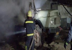 بی احتیاطی، تانکر حمل قیر را به آتش کشید