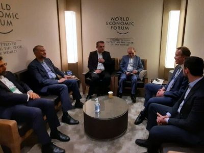 رایزنی وزیر امور خارجه با رییس مجمع جهانی اقتصاد