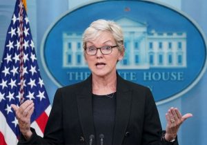 تصمیمی برای محدودیت صادرات فرآورده‌های نفتی نداریم