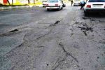 زخم های آسفالت معابر شهر دوگنبدان نیازمند ترمیم
