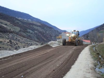 توزیع ۶۰۰ تن قیر تهاتری برای آسفالت برخی معابر خاکی محدوده مسکن مهر سراوان تحویل شهرداری شد