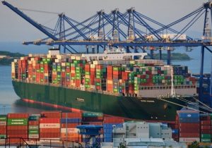 ضرب الاجل یک ماهه برای انتقال ۶۰۰ کانتینر آلوده در بندر شهید رجایی بندرعباس