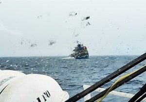۲۱ سرنشین کشتی خارجی در آب‌های جاسک نجات یافتند