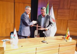 امضای تفاهمنامه احداث ۸۰۰ کیلومتر راه روستایی در همایش فرصتهای سرمایه گذاری حمل ونقل استان کرمان