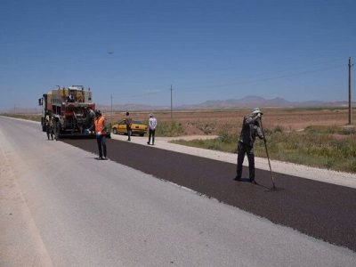 اجرای عملیات لکه گیری و روکش آسفالت محور ایرانشهر _ راسک در جنوب سیستان و بلوچستان