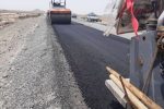 عملیات اجرایی آسفالت محور قلعهگنج – ریگان آغاز شد