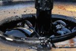 آیا قیمت نفت و قیر تسلیم تنشهای سیاسی شدند؟