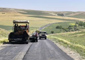جذب قیر تهاتری برای اجرای نهضت آسفالت روستایی در بوکان