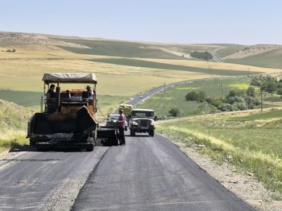 جذب قیر تهاتری برای اجرای نهضت آسفالت روستایی در بوکان