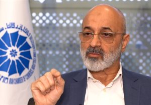 لزوم مقابله جدی با توزیع ارز غیرمولد و غیر هدفمند | دخالت در بازار ارز همواره به ضرر اقتصاد است