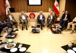مشکلات شرکتهای بزرگ معدنی و فولادی با حضور رئیس و هیات رئیسه اتاق ایران بررسی شد