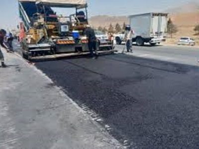 اجرای روکش آسفالت گرم محور روستایی صومعه درنیشابور به طول ۱.۵ کیلومتر