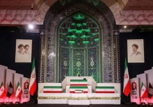 ادای احترام سران قوا و مسئولان ارشد کشور به پیکر رهبر شهید انقلاب