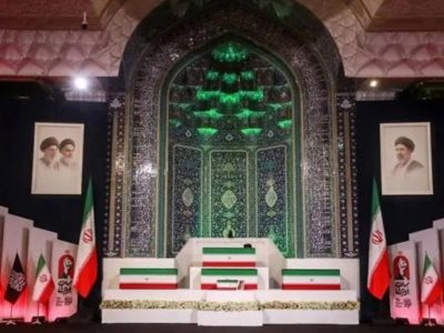 ادای احترام سران قوا و مسئولان ارشد کشور به پیکر رهبر شهید انقلاب